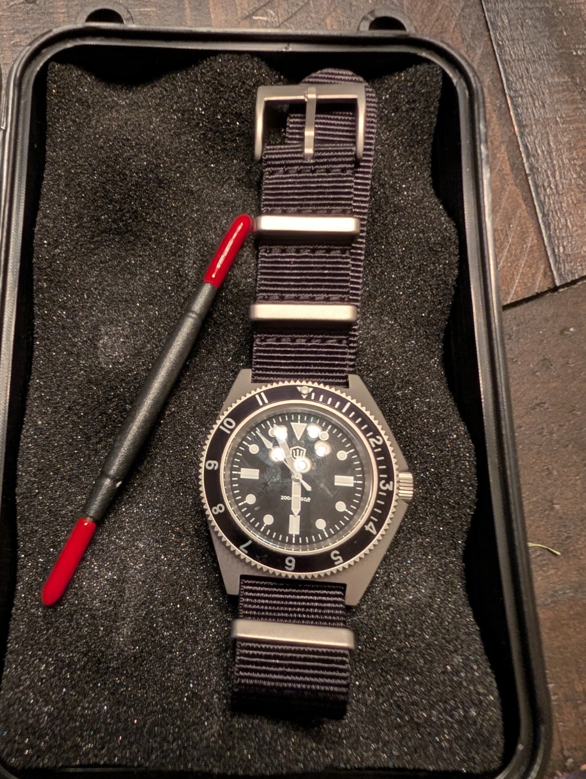 watchdives Automatic Diver Watch 200m Black Dial NATO Strap w/Box Manual