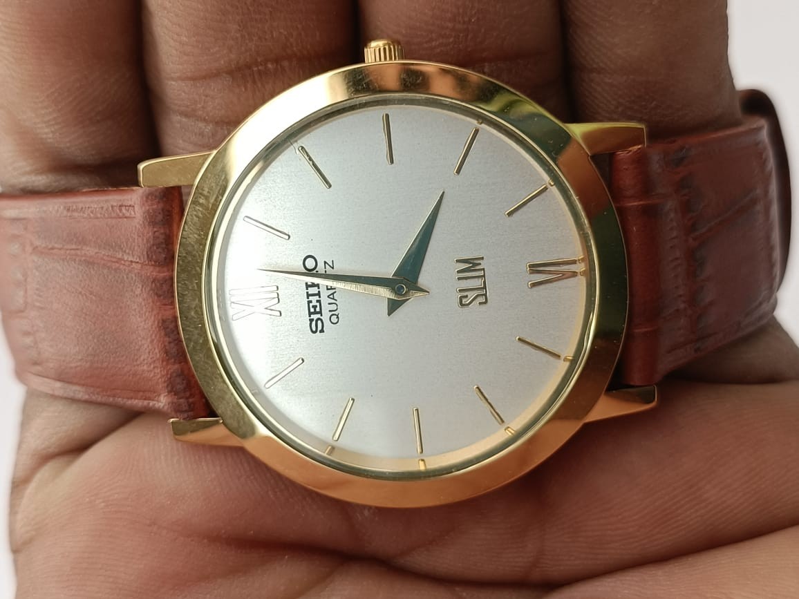 Vintage Seiko Quartz Japan Made White Dial Men’s Wrist Watch Looking Good