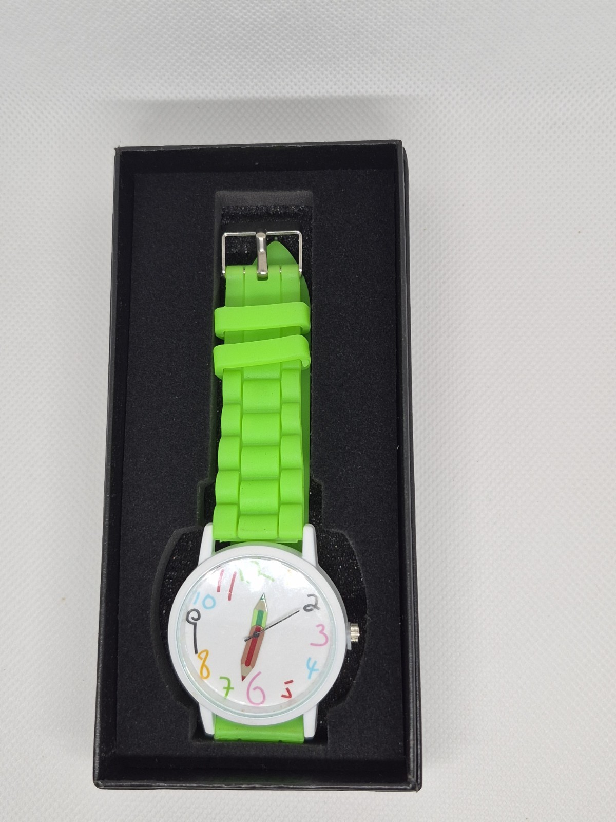 Quartz Analog Wristwatch Green Silicone Strap White/Multicolor Dial Arabic Box