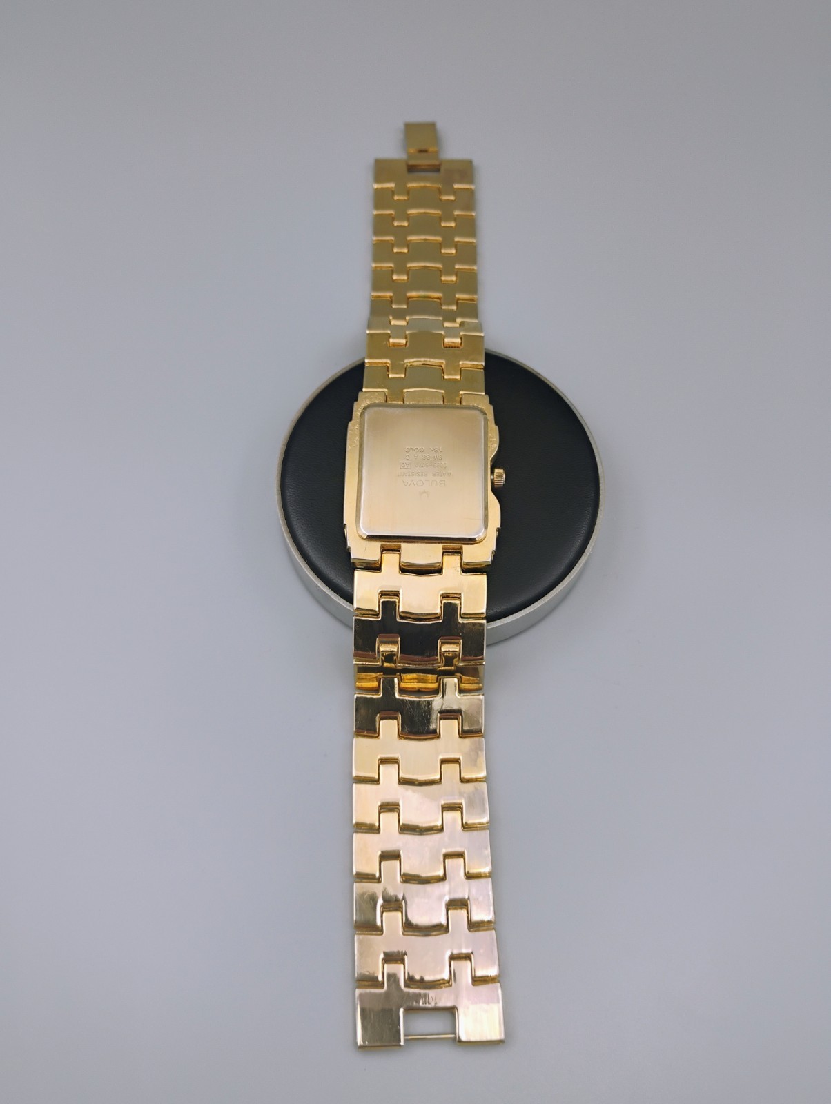 Stunning Vintage Bulova Diamond Quartz Running Mens Watch 3063-5020 AO 18k Gold