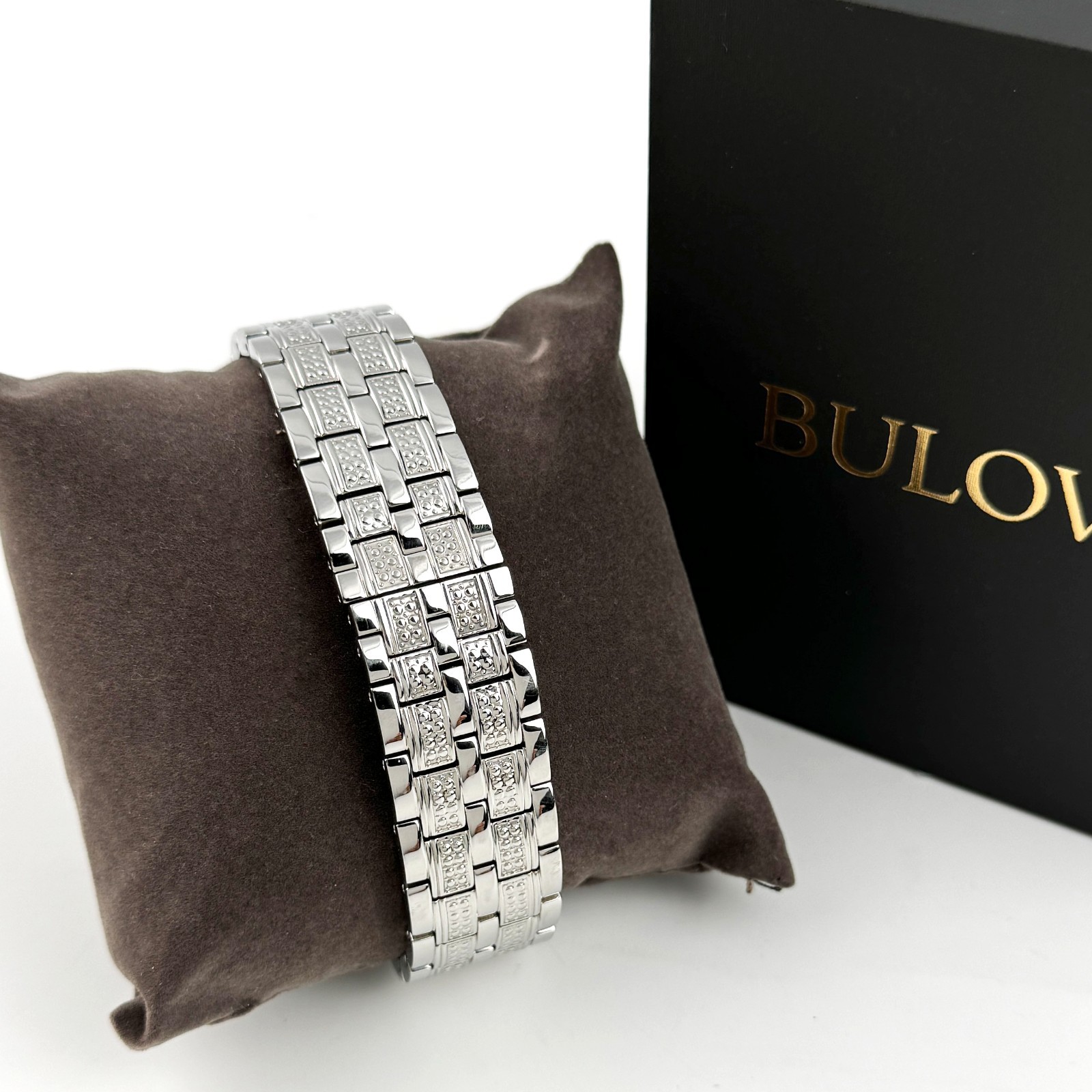Bulova Crystal Octava 96C134 Quartz Silver PaveDial Stainless Men’s Watch 41.5mm