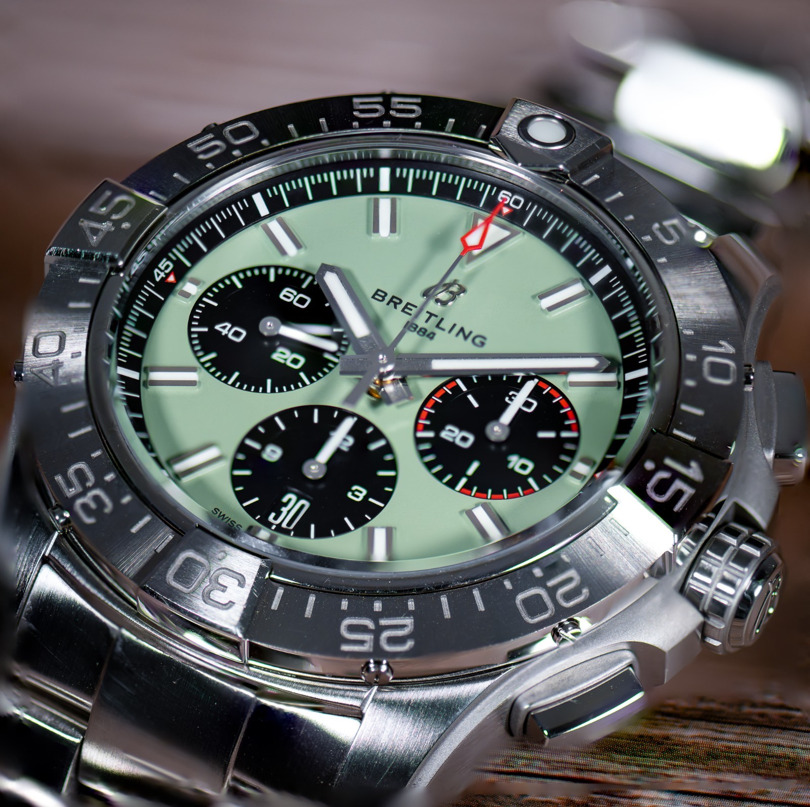 2025 Breitling Avenger B01 Chronograph 44 w/Green Dial