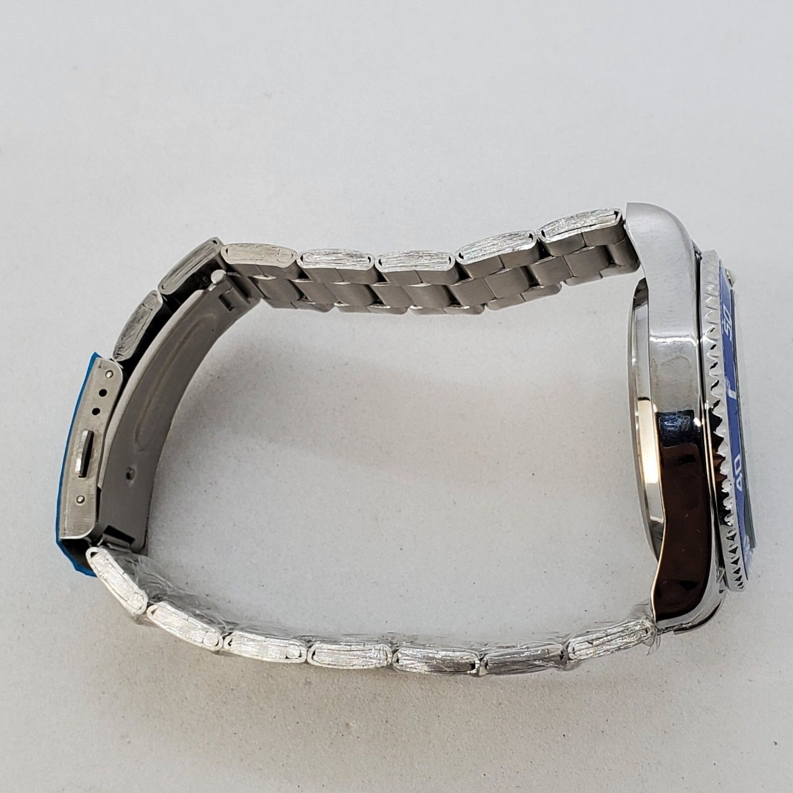 Men’s Watch 40MM Black Gray Dial Date Indicator Gray Bracelet Band 7.5″ Wrist