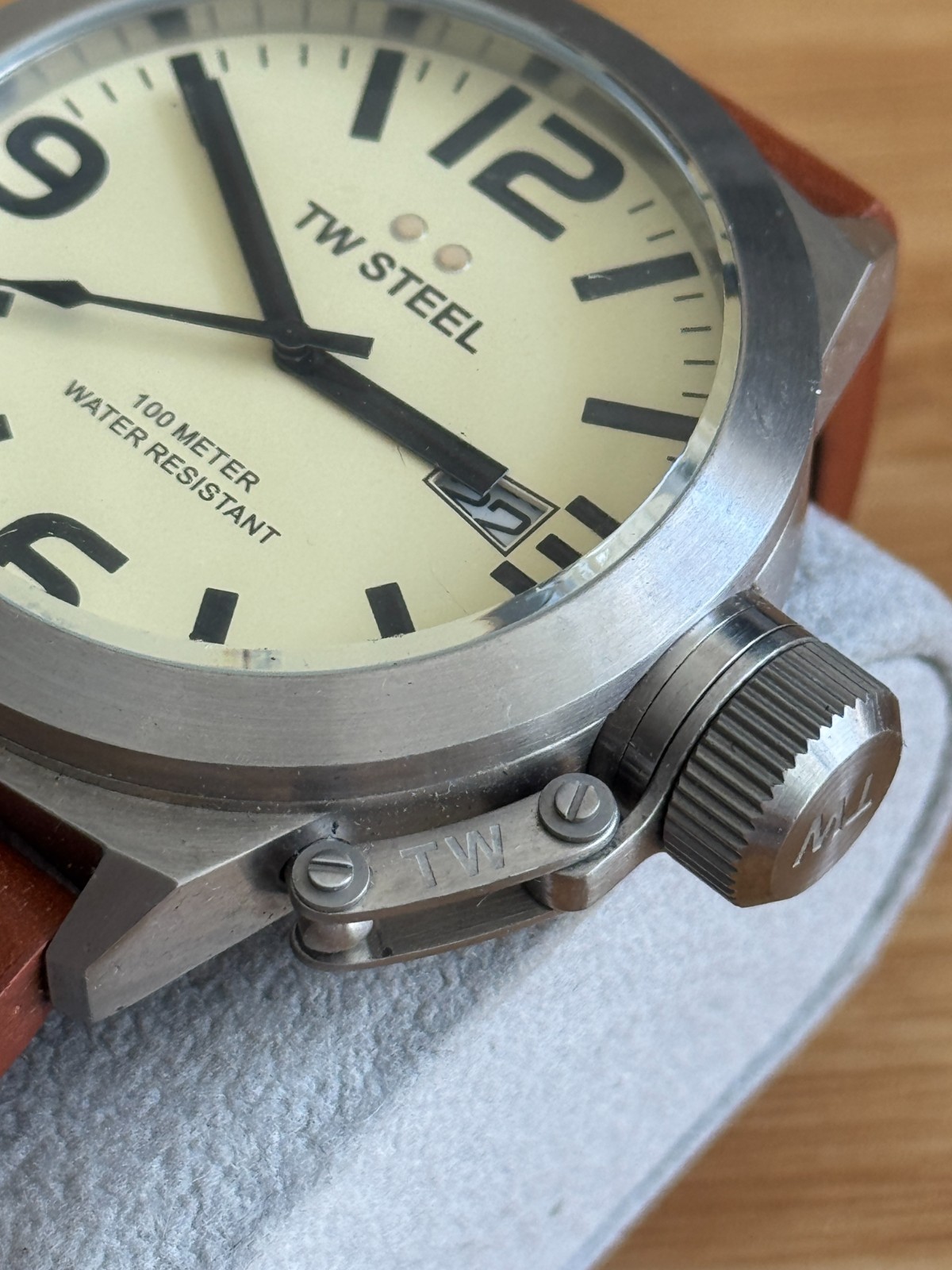 TW STEEL WATCH – 100m | 10 ATM Closure Buckle