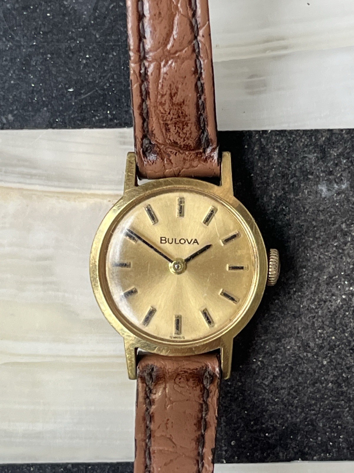 Womens Bulova Mechanical Watch 17 Jewels 21mm Vintage Electroplated Gold Working
