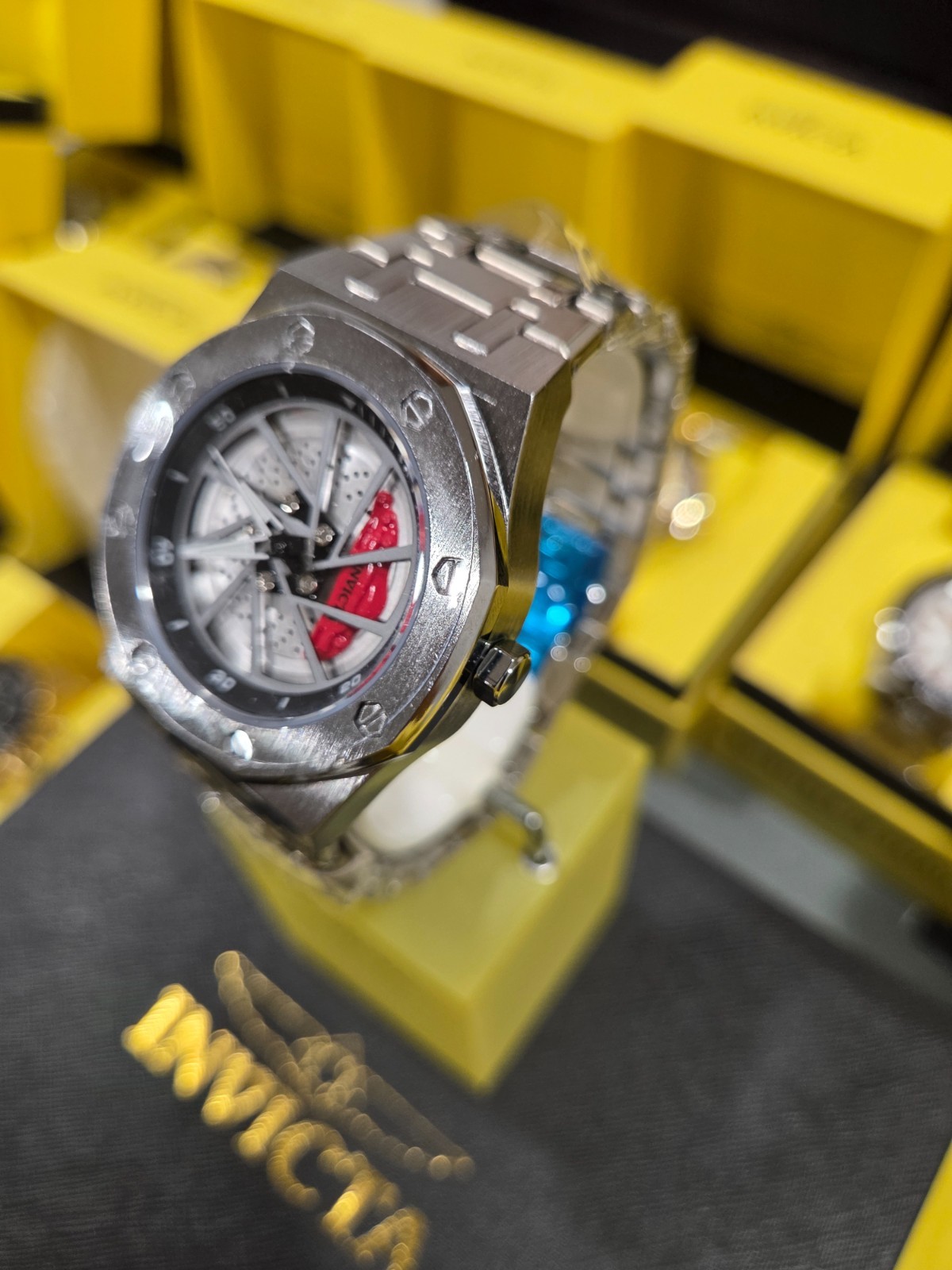 69485 – Invicta Speedway Rim Men’s Watch – 42mm, Steel