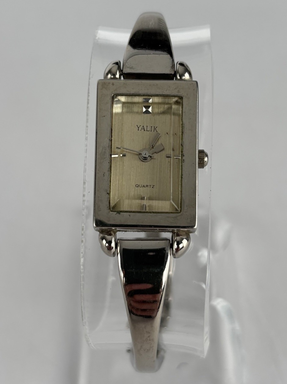 Yalik 18mm Silver Tone Quartz Watch w/Bracelet & New Battery