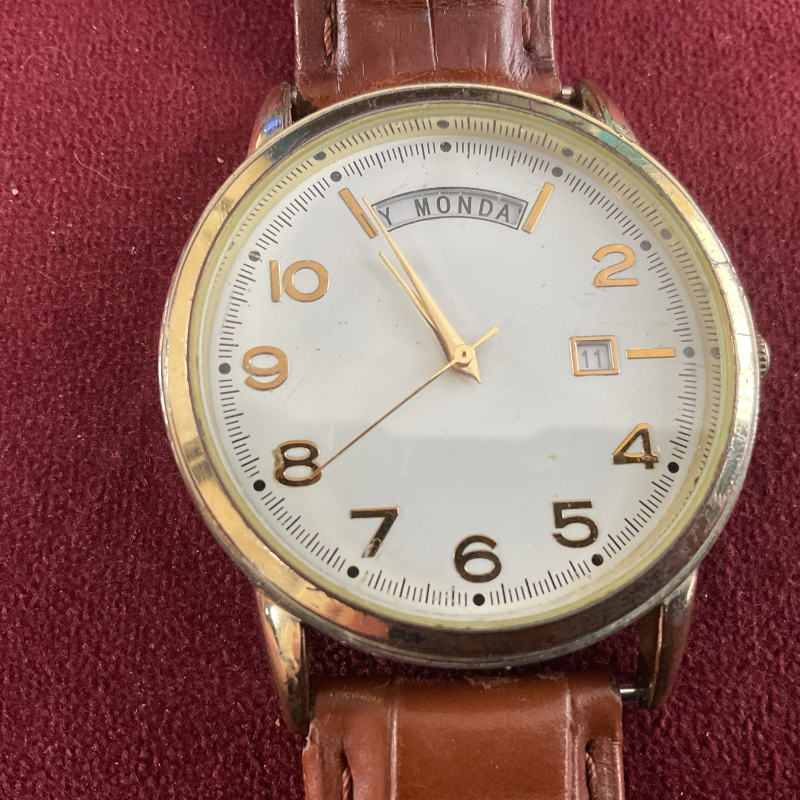 Vintage Men’s Quartz Analogue Watch with new battery fitted