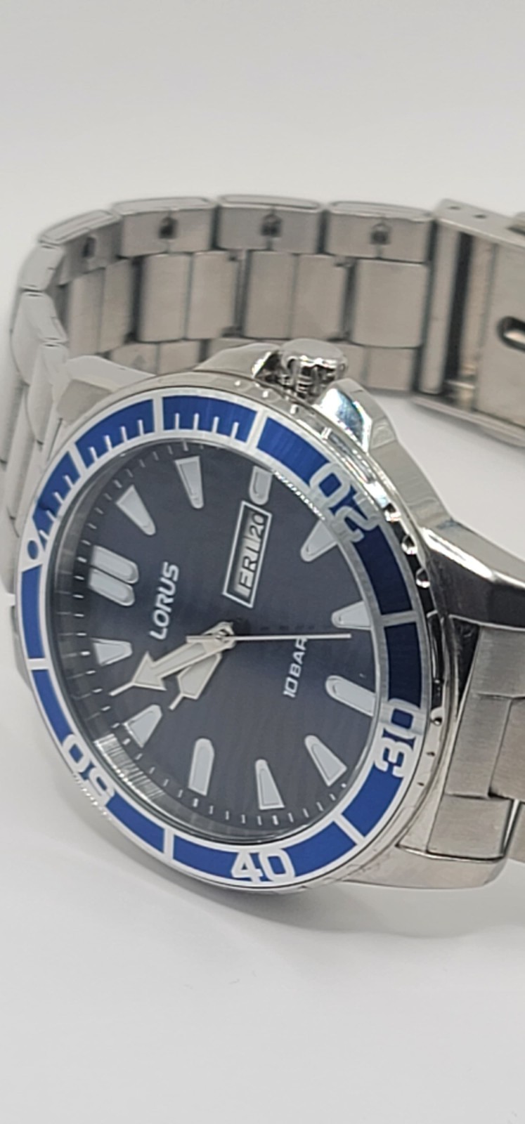 Lorus 42mm Quartz – Dark Blue Sunray Dial | Stainless Steel Bracelet | Day-Date