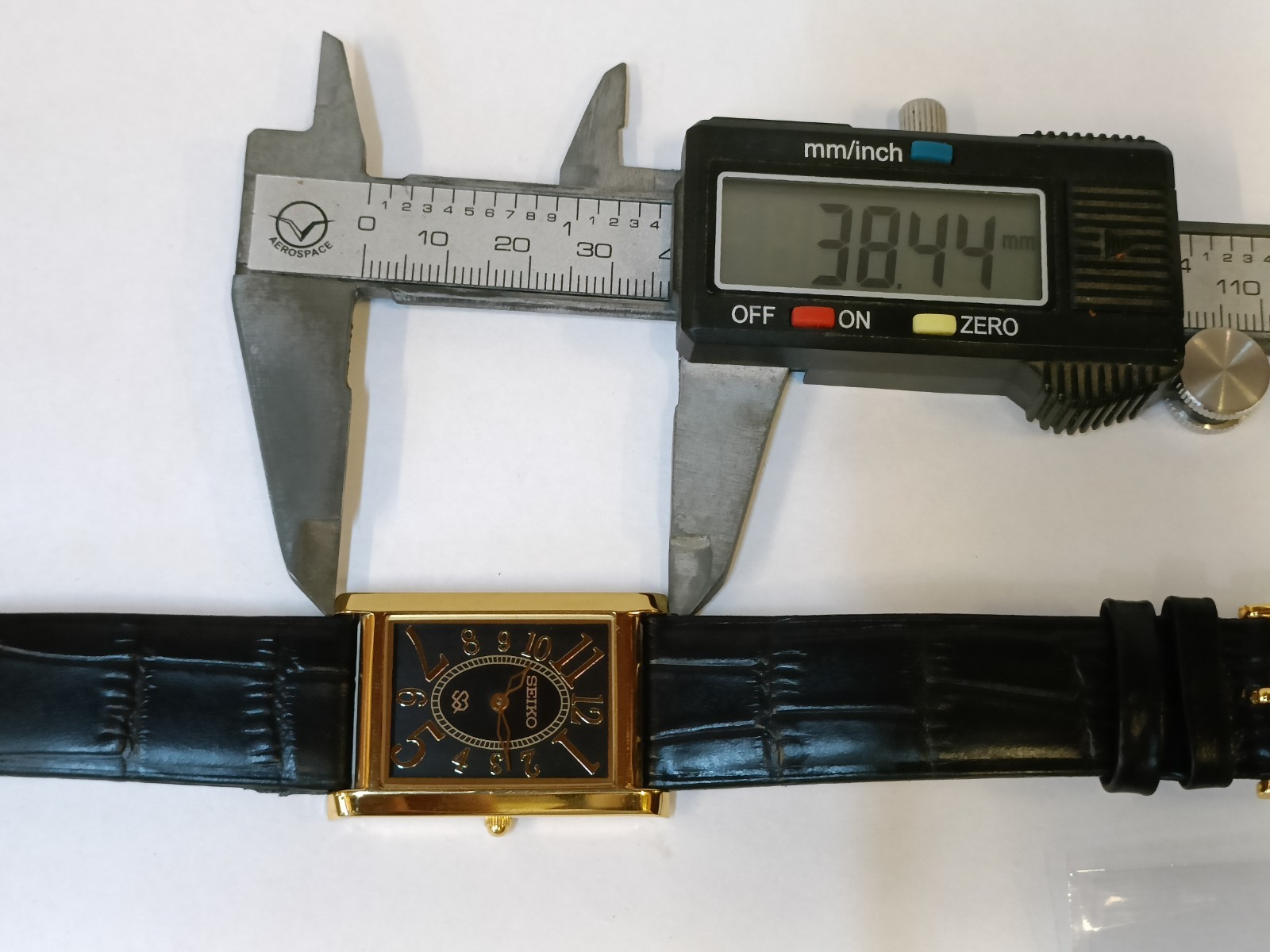VINTAGE SEIKO SLIM QUARTZ BLACK DIAL JAPAN MEN’S WORKING DRESS WATCH