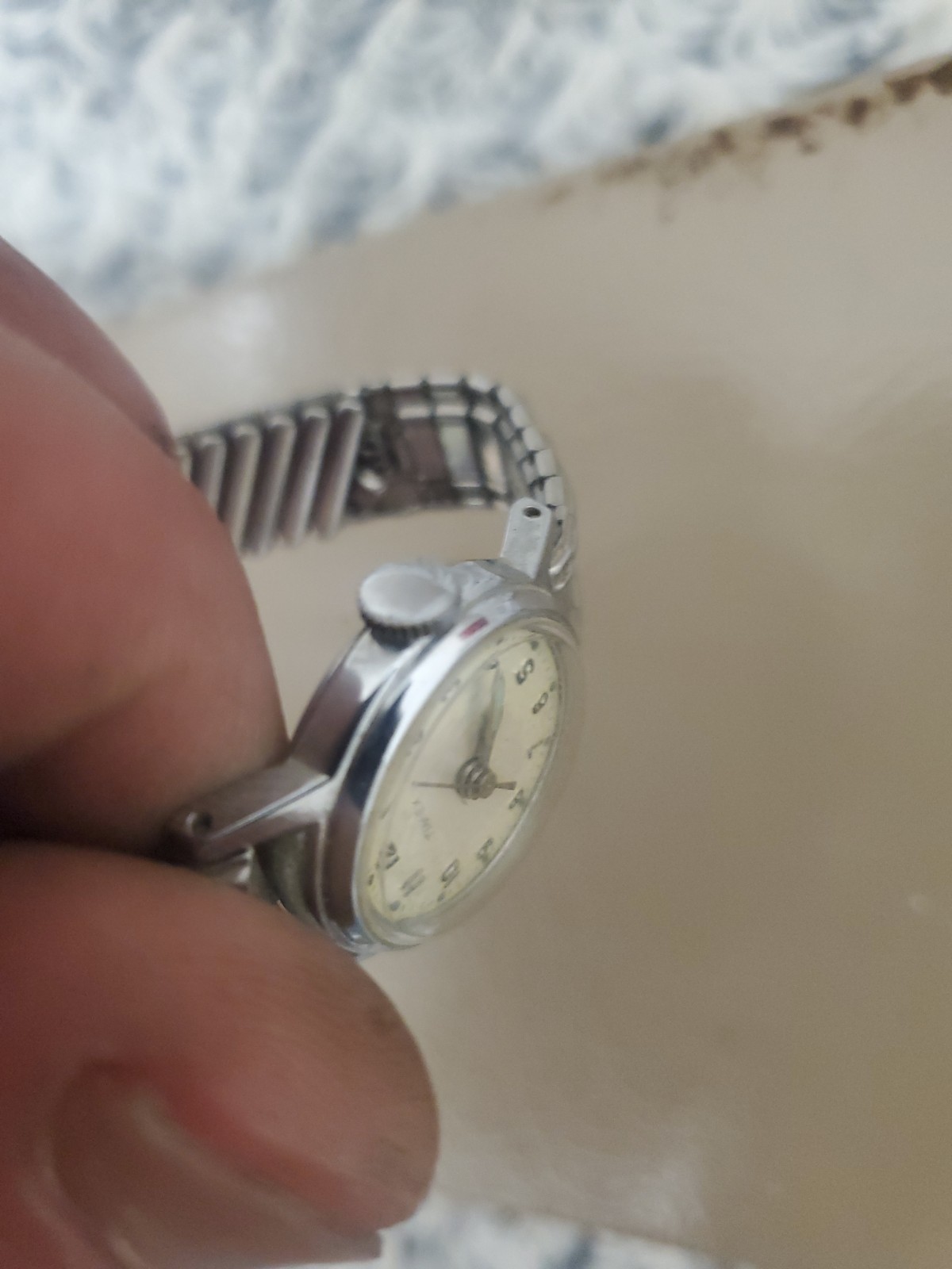 vintage womens timex wind up running well keeps time