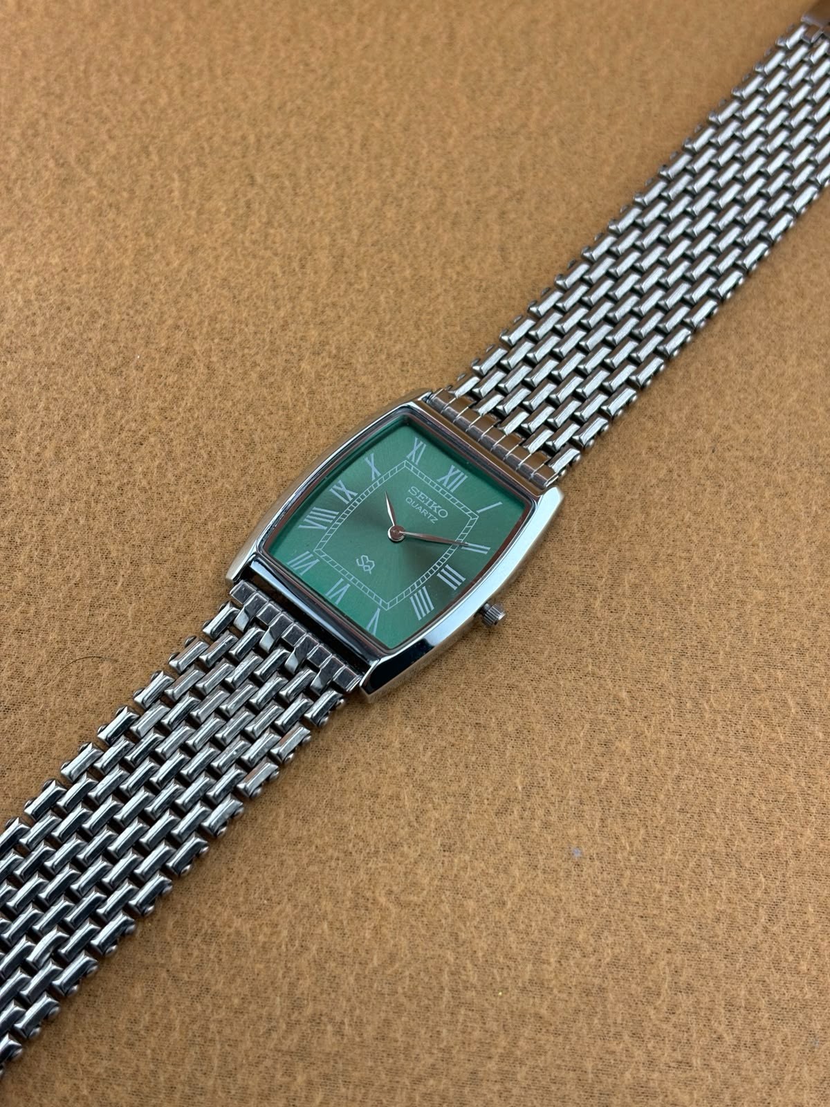 GREEN DIAL Vintage Seiko Slim Quartz Men’s barrel Wrist Watch
