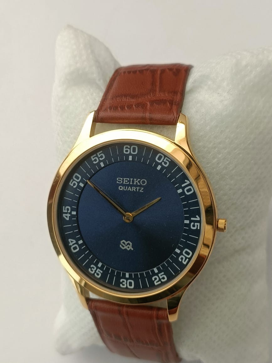 Vintage Seiko Quartz Japan Made Blue Dial Men’s Wrist Watch Looking Good