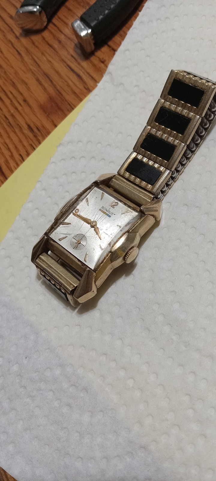 VINTAGE BENRUS curved WRISTWATCH GOLD PLATED CALIBER BA4 17 JEWEL MECHANICAL