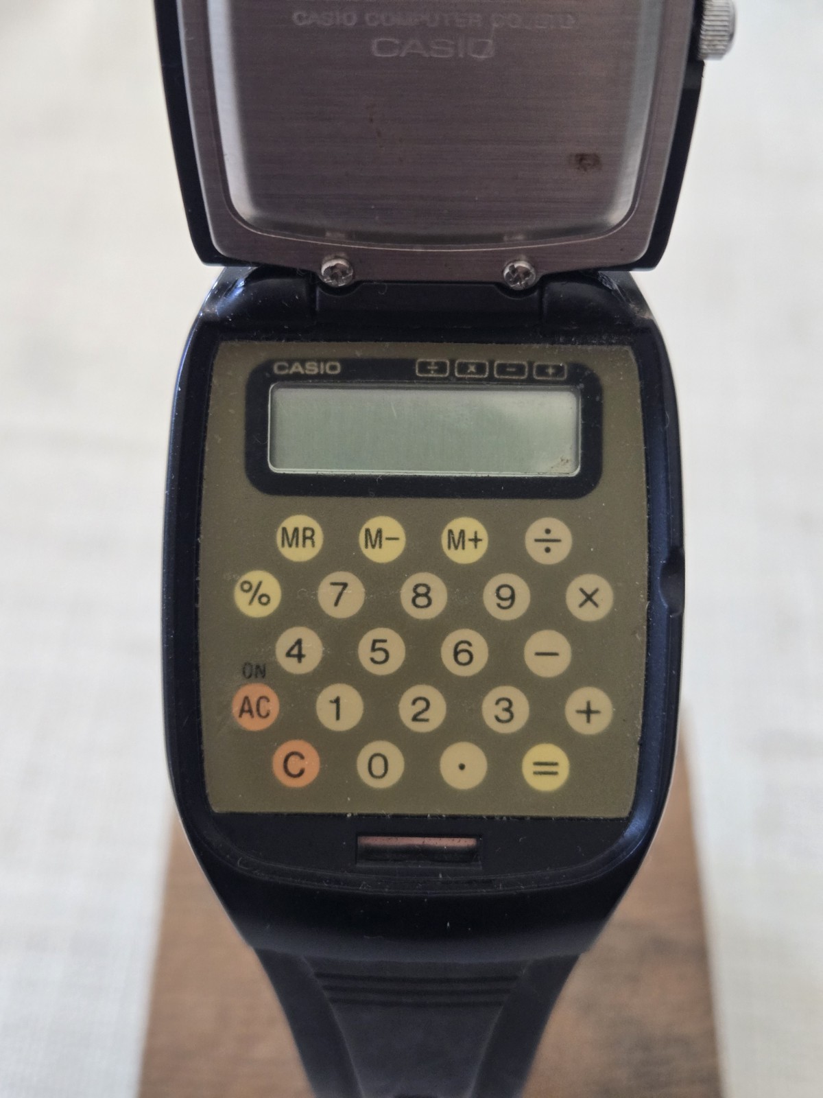 Casio Flip Top Calculator Quartz Wristwatch Black Resin Strap Vintage FTP-10