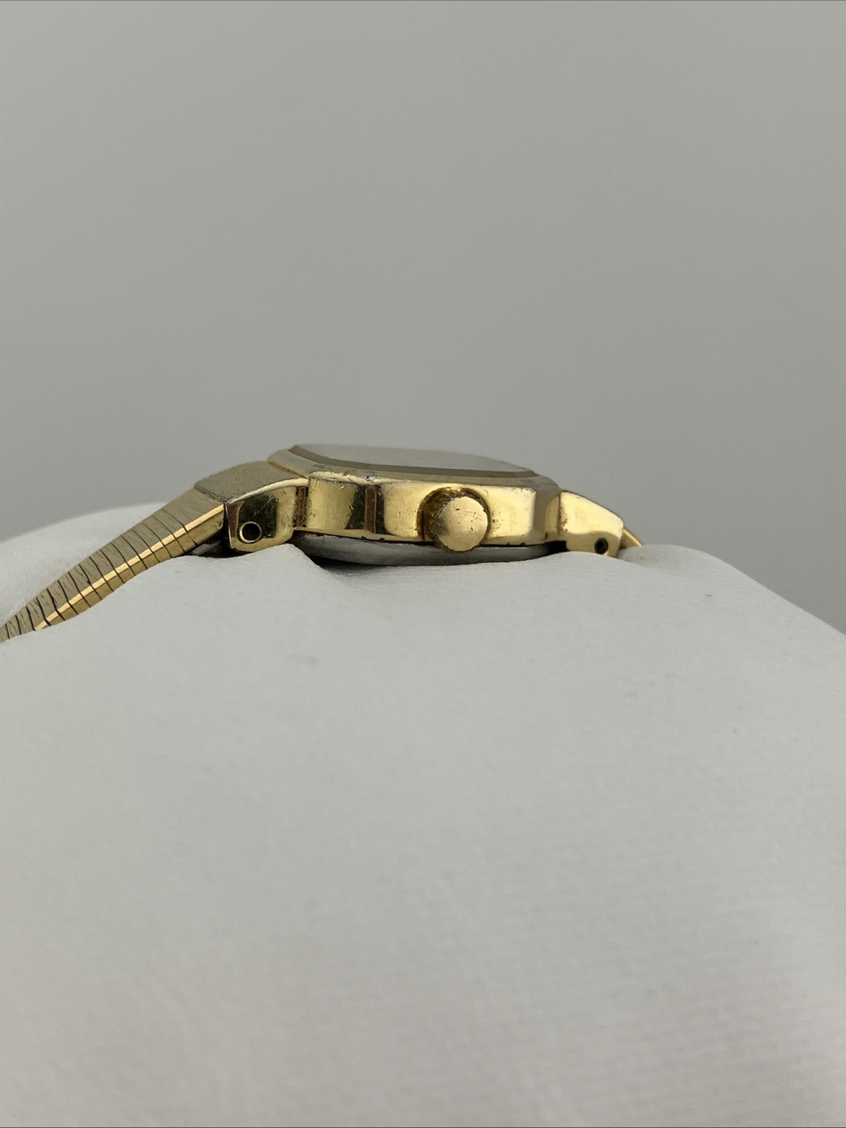 Vtg Pulsar Ladies 16mm Watch Gold Tone Octagon Dial 6.25″ v232-5790 – RUNS