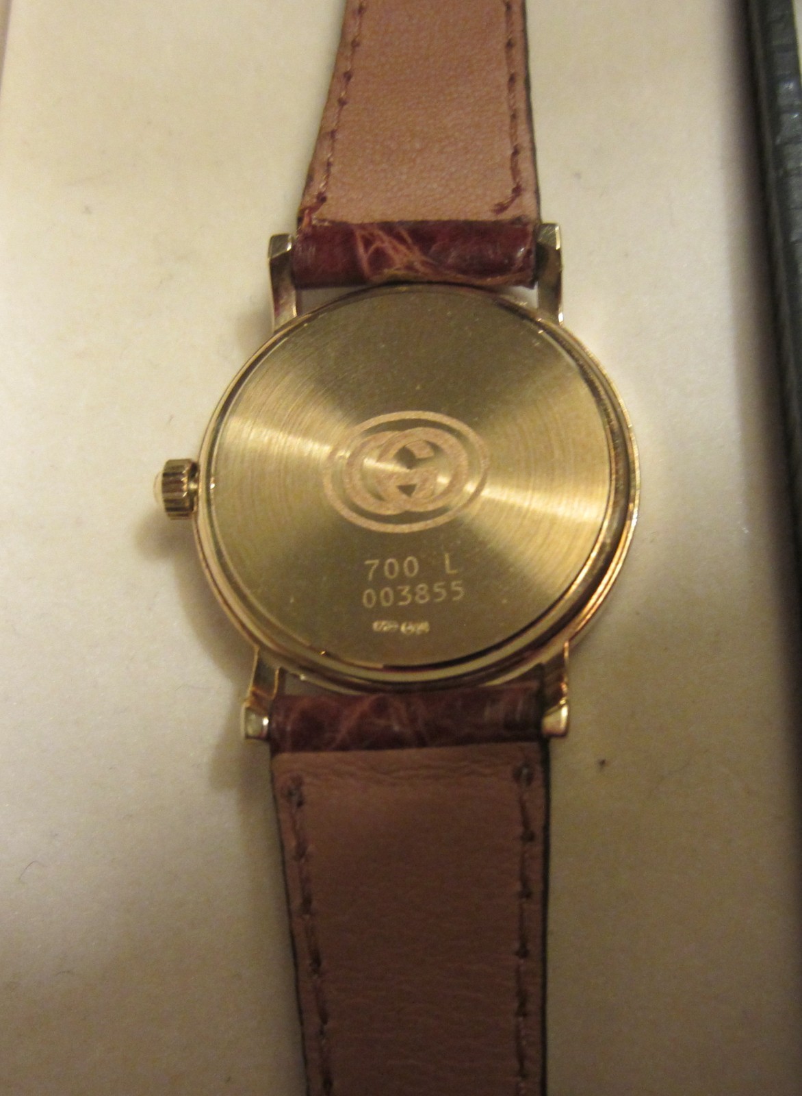 Gucci 700 L – 18K 750 Solid Gold Case Ladies Quartz Watch in Box – Pristine Cond