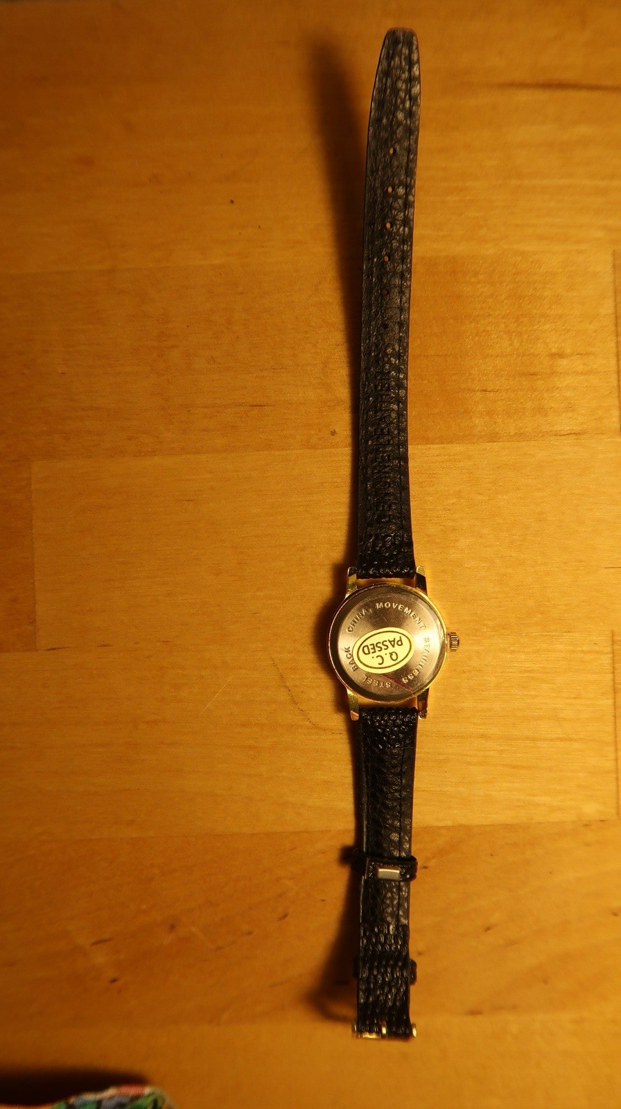 Quartz Wristwatch Black Leather Strap Baton Indexes Gold Case