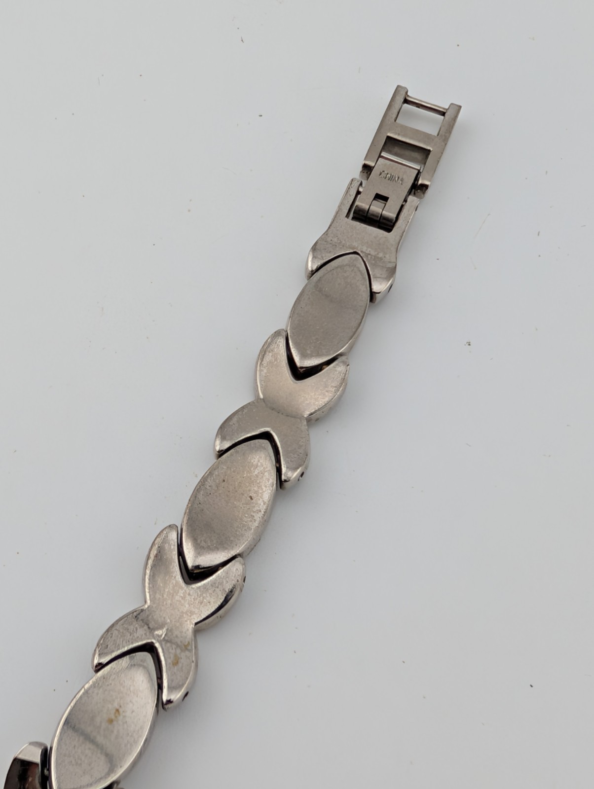 Jaclyn Smith Watch Women 24mm Case Silver 7.5″ Band- New Battery