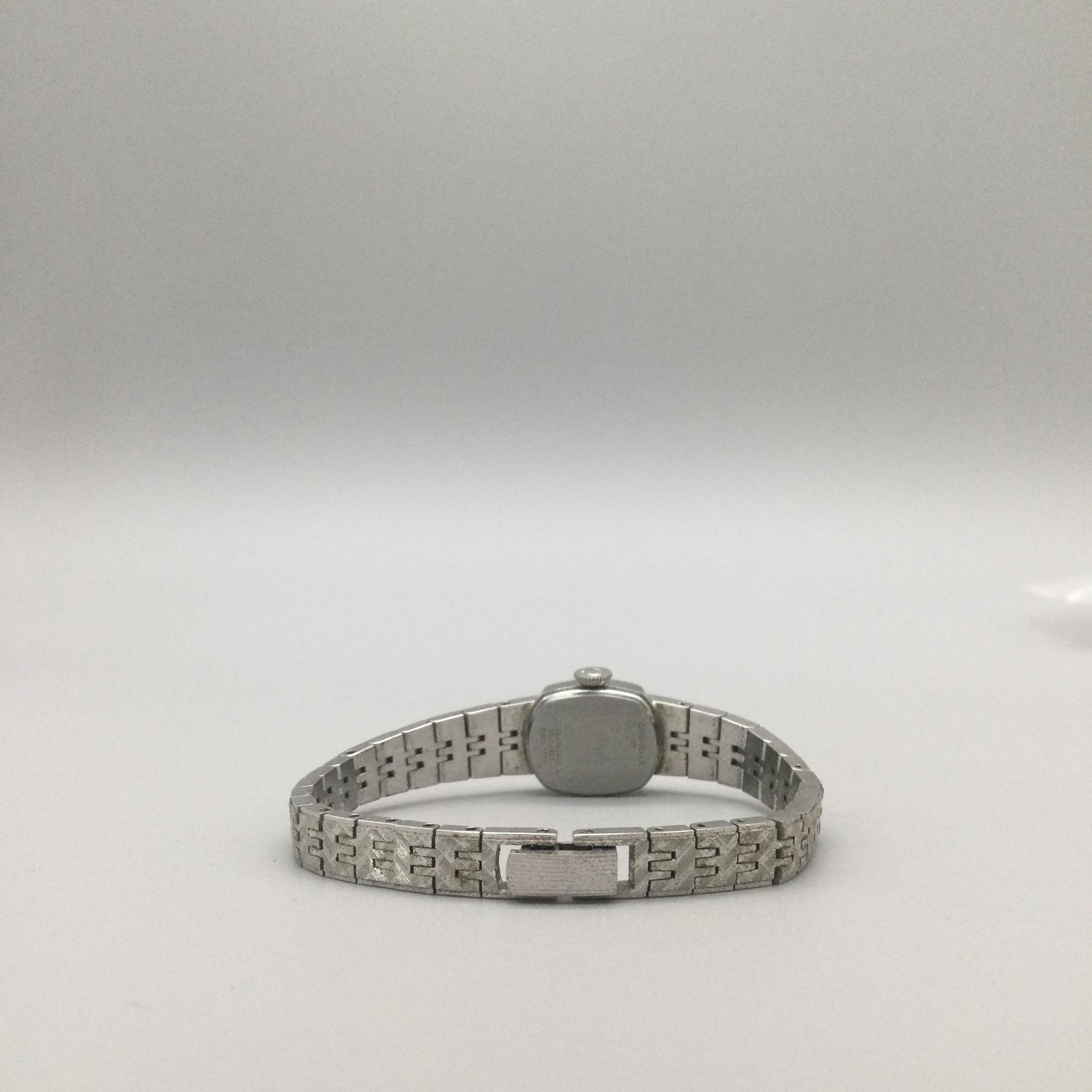 Vintage Caravelle Womens Watch 14mm White Dial Silver Tone Manual Wind 6.5″