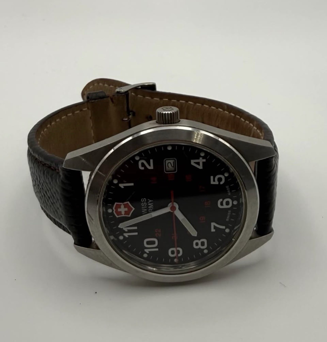 Victorinox Swiss Army Mens Quartz Black Dial Date 24-Hour 40mm 100m Leather