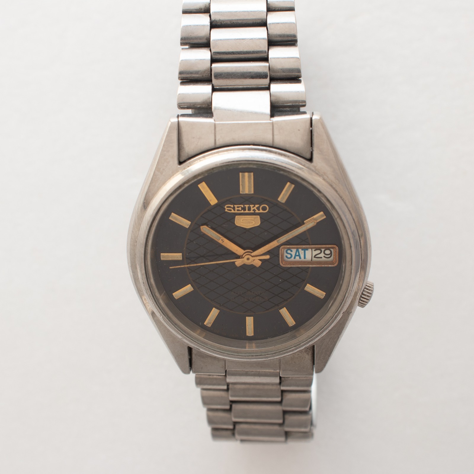 Vintage Seiko 5 Automatic Dark Blue Honeycomb Dial Gold Accents 7S26A Men Watch