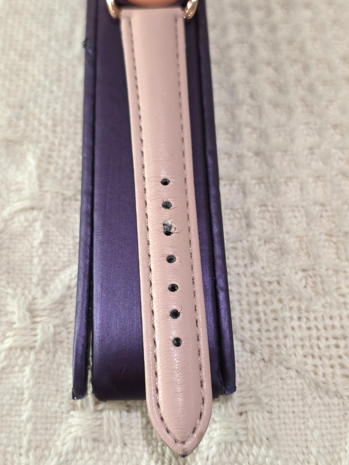 Rose Gold Bezel MOP Face Crystal Hour Marks Easy to Read Women’s Watch Runs Well