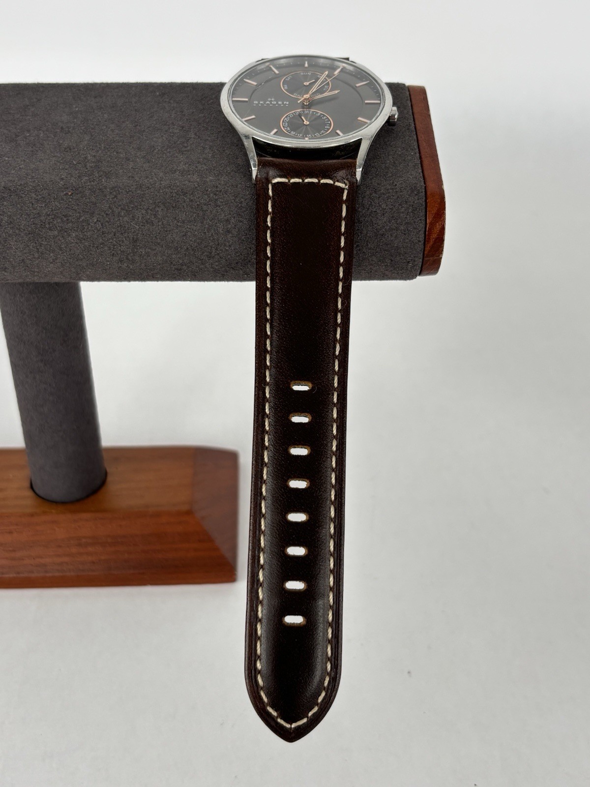 Skagen SKW6086 40mm Silver Tone Quartz Day/Date Watch w/Brown Band & New Battery