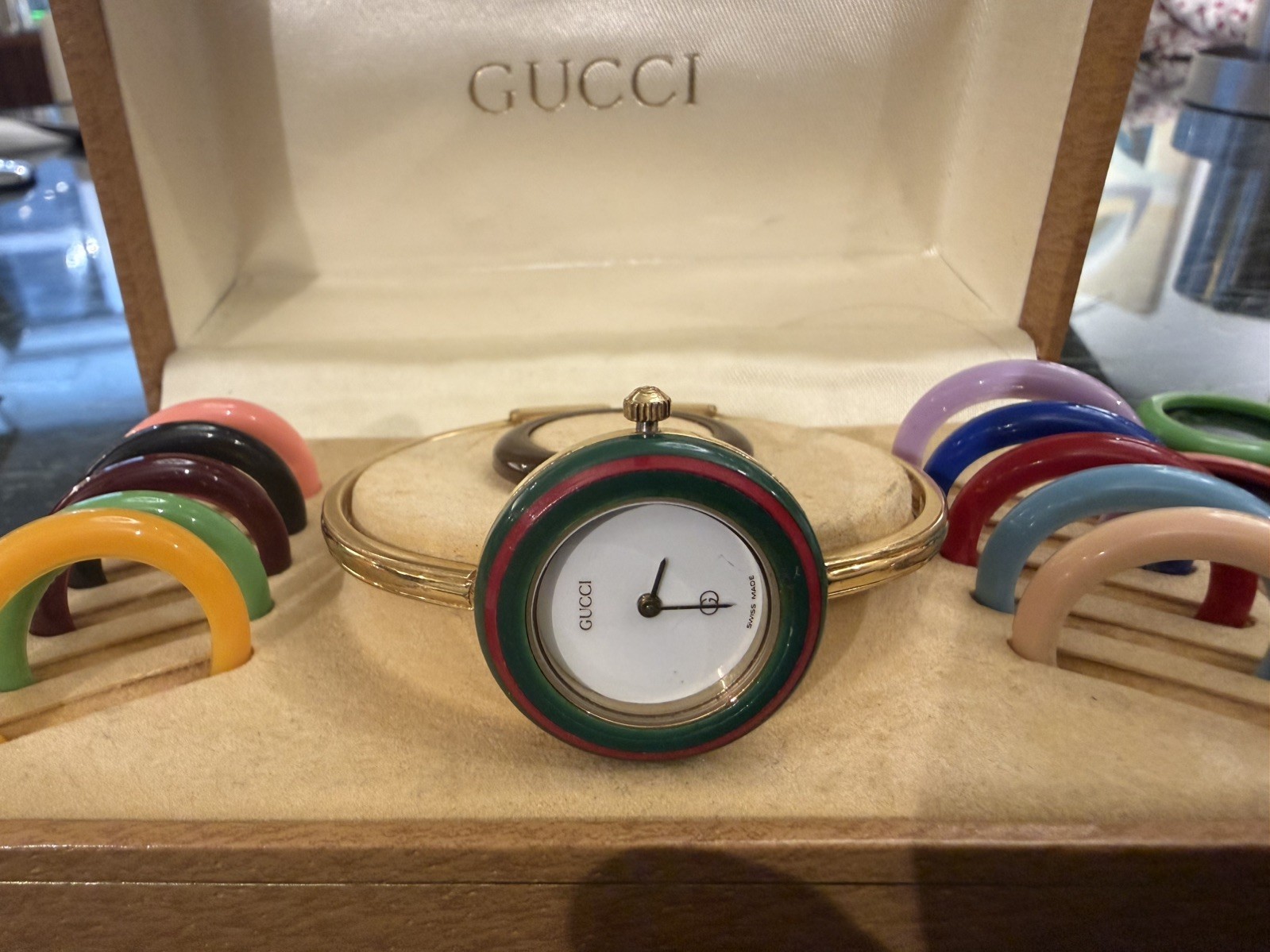 Near MINT GUCCI 11/12.2 11 Change Bezel Gold Bangle Quartz 26mm Ladies Watch Box