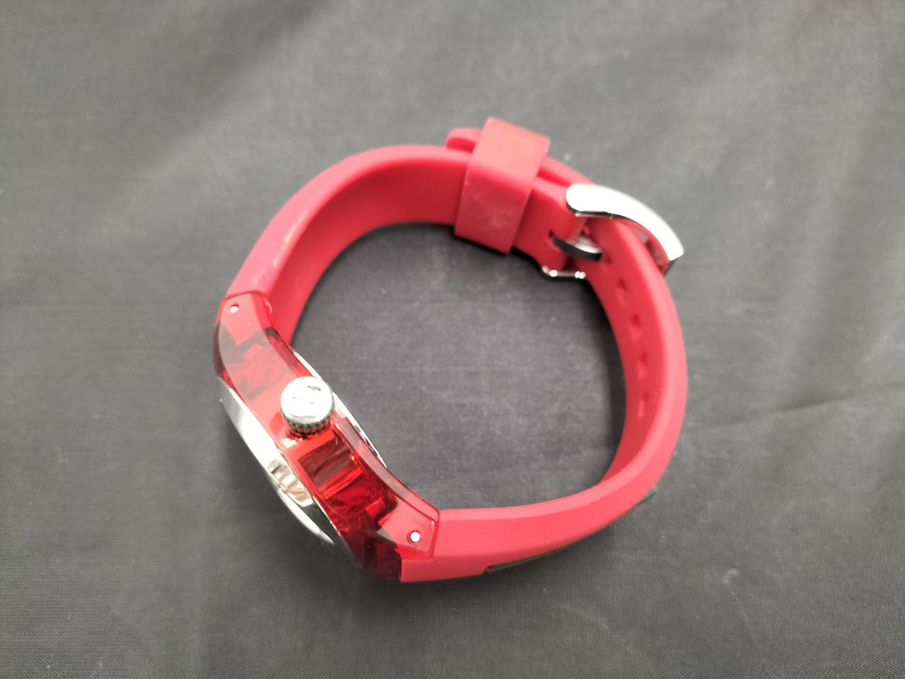 Quartz Analog Watch Model 137.3 GUCCI