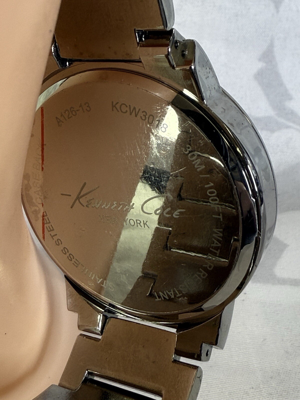 Beautiful Kenneth Cole White Dial Date 44mm Men’s Watch New Battery Works Great