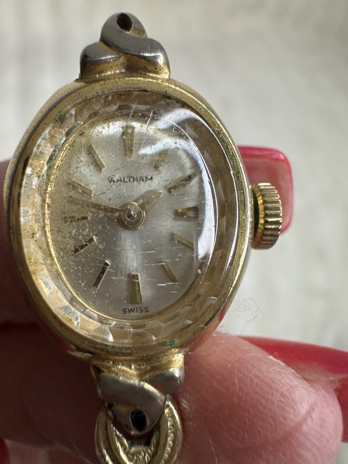 Waltham Women’s Gold Oval Swiss Analog Wristwatch Bracelet Baton Indexes