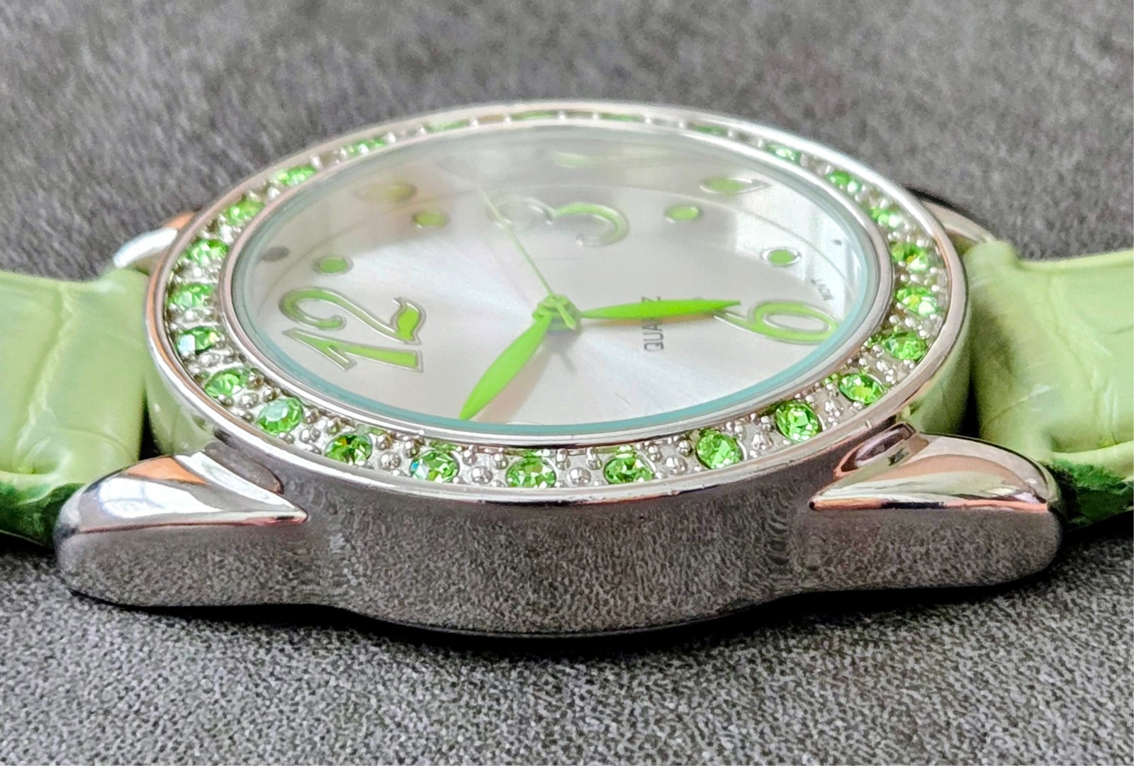 Fashion Watch Lime Green Crystal Silver Tone Quartz Watch