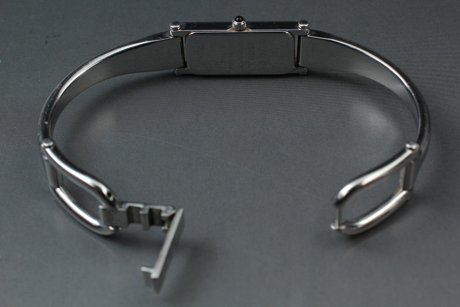 [Near MINT] Gucci 1500L 12mm Silver Dial Quartz Bangle Women’s Watch From JAPAN