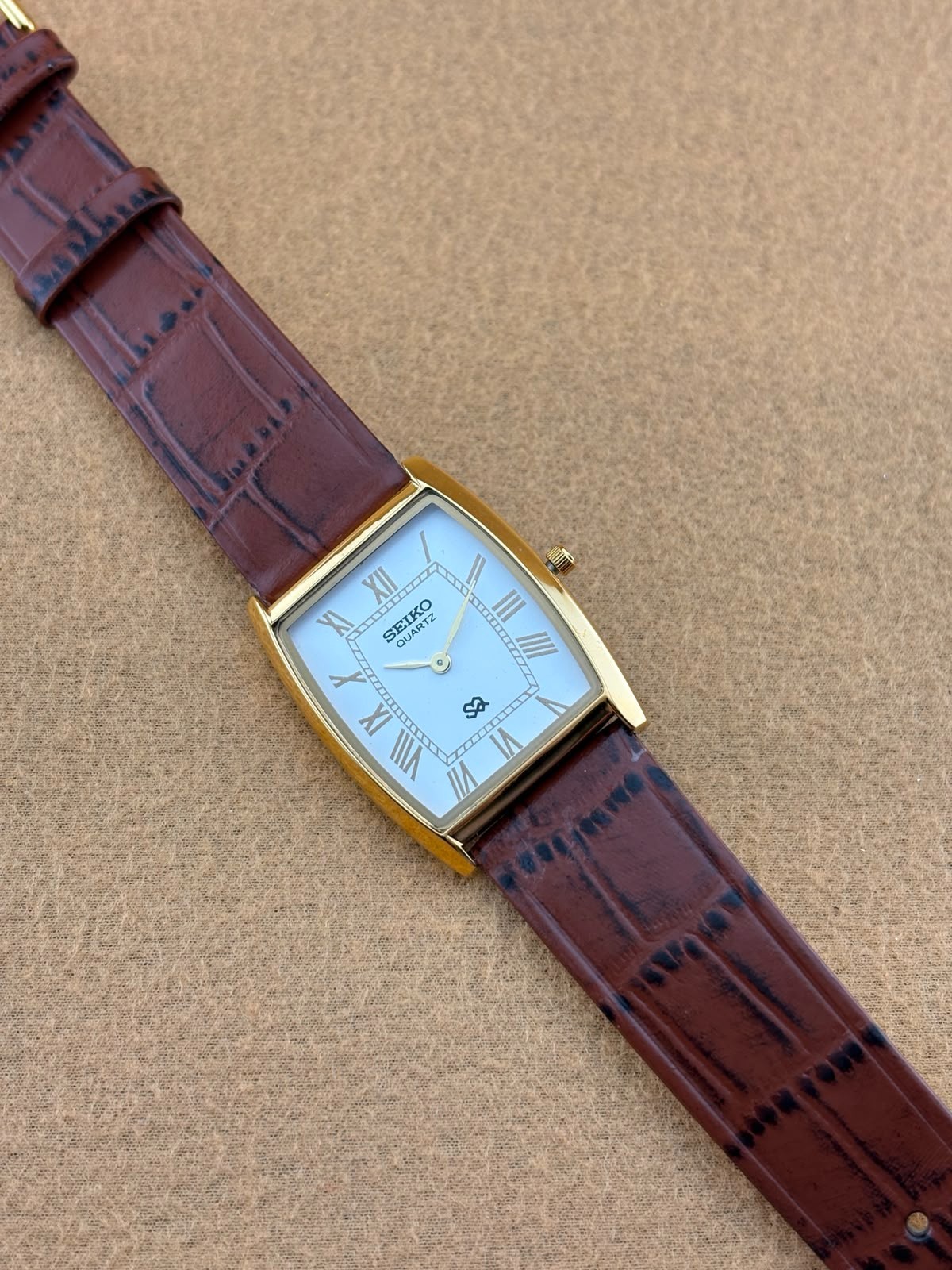 WHITE DIAL Vintage Seiko Slim Tonneau Tank Men’s Wristwatch