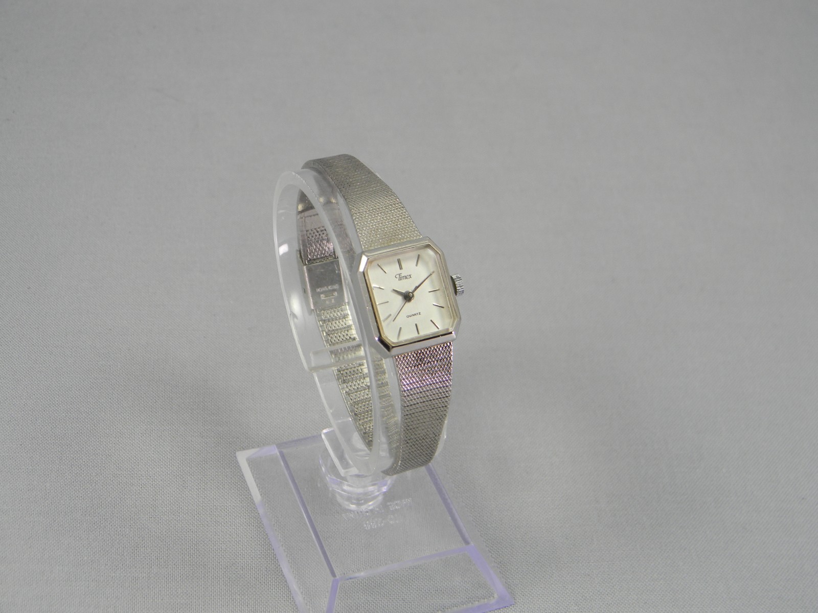 Vintage Timex Watch Women Dainty 16mm Adjustable Band New Battery 5″ to 6.5″