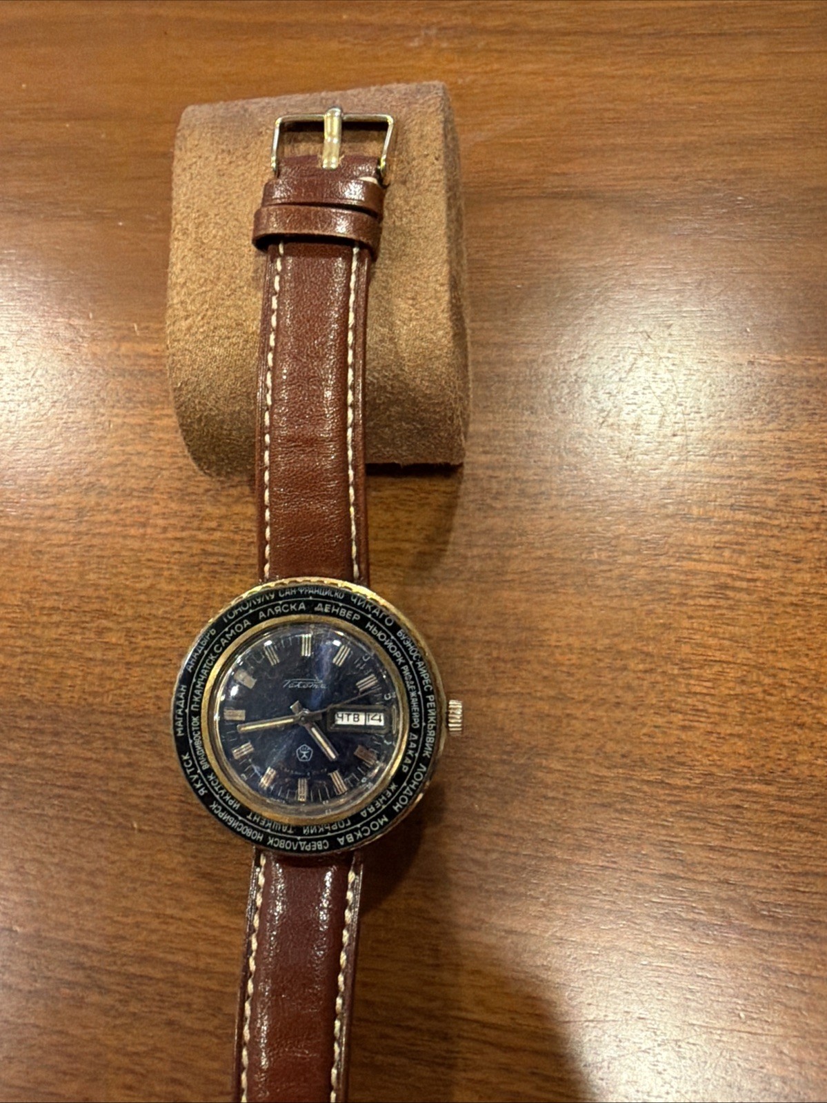 Raketa Worldtimer Vintage USSR Manual Wind Watch With Day And Date Function.