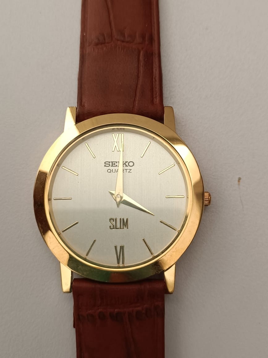 Vintage Seiko Quartz Japan Made White Dial Men’s Wrist Watch Looking Good