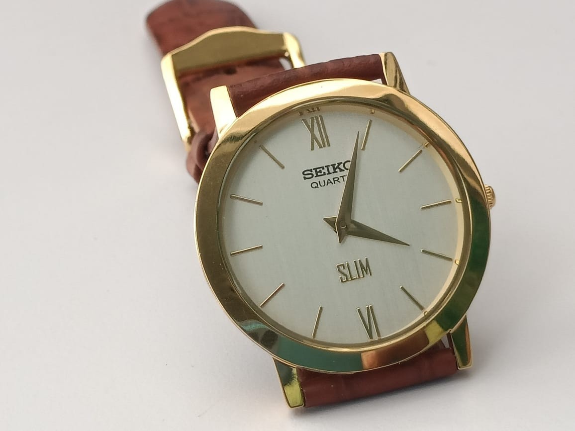 Vintage Seiko Quartz Japan Made White Dial Men’s Wrist Watch Looking Good