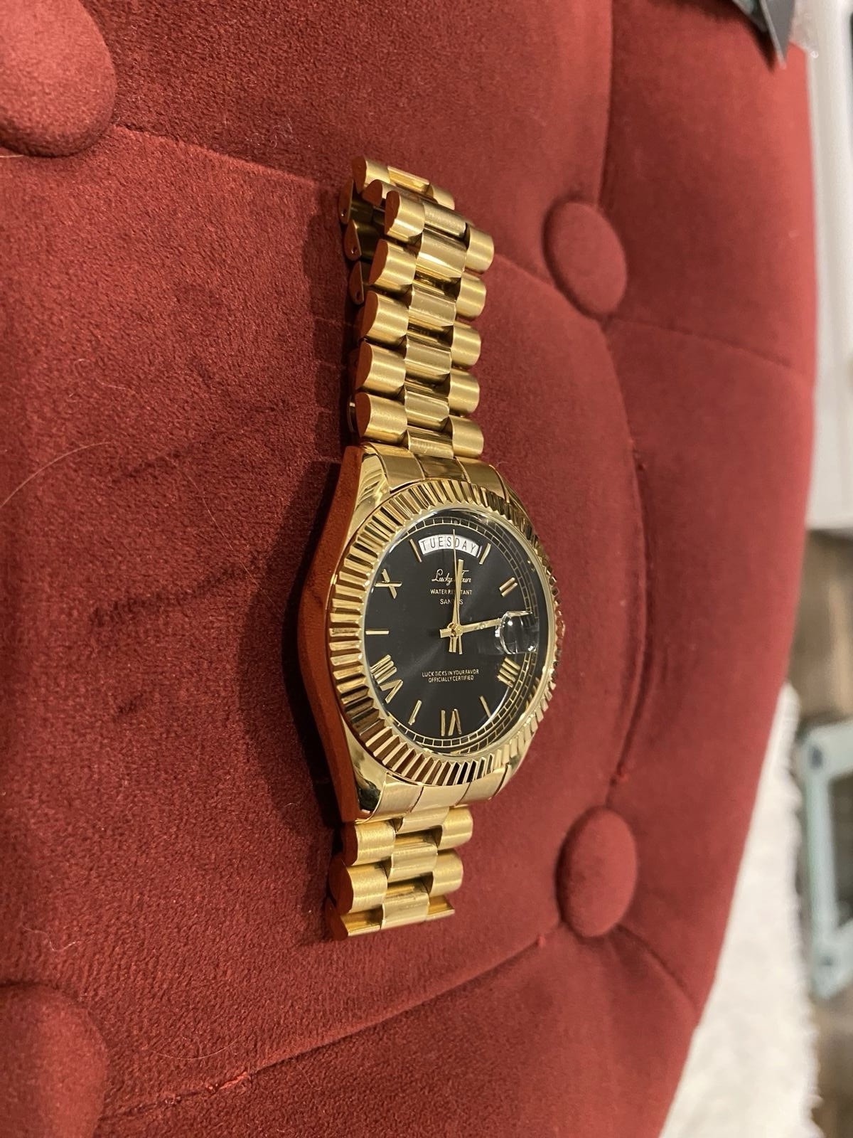 Lucky Fours Quartz Watch Gold Tone Bracelet Black Dial Day-Date Fluted Bezel