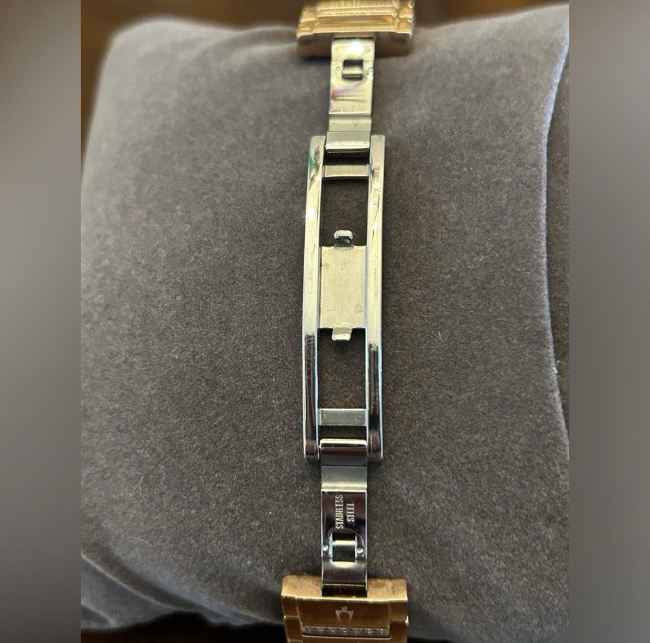 Bulova Crystal Blue Dial Diamond Accent Quartz rose Gold Tone 34mm Bracelet