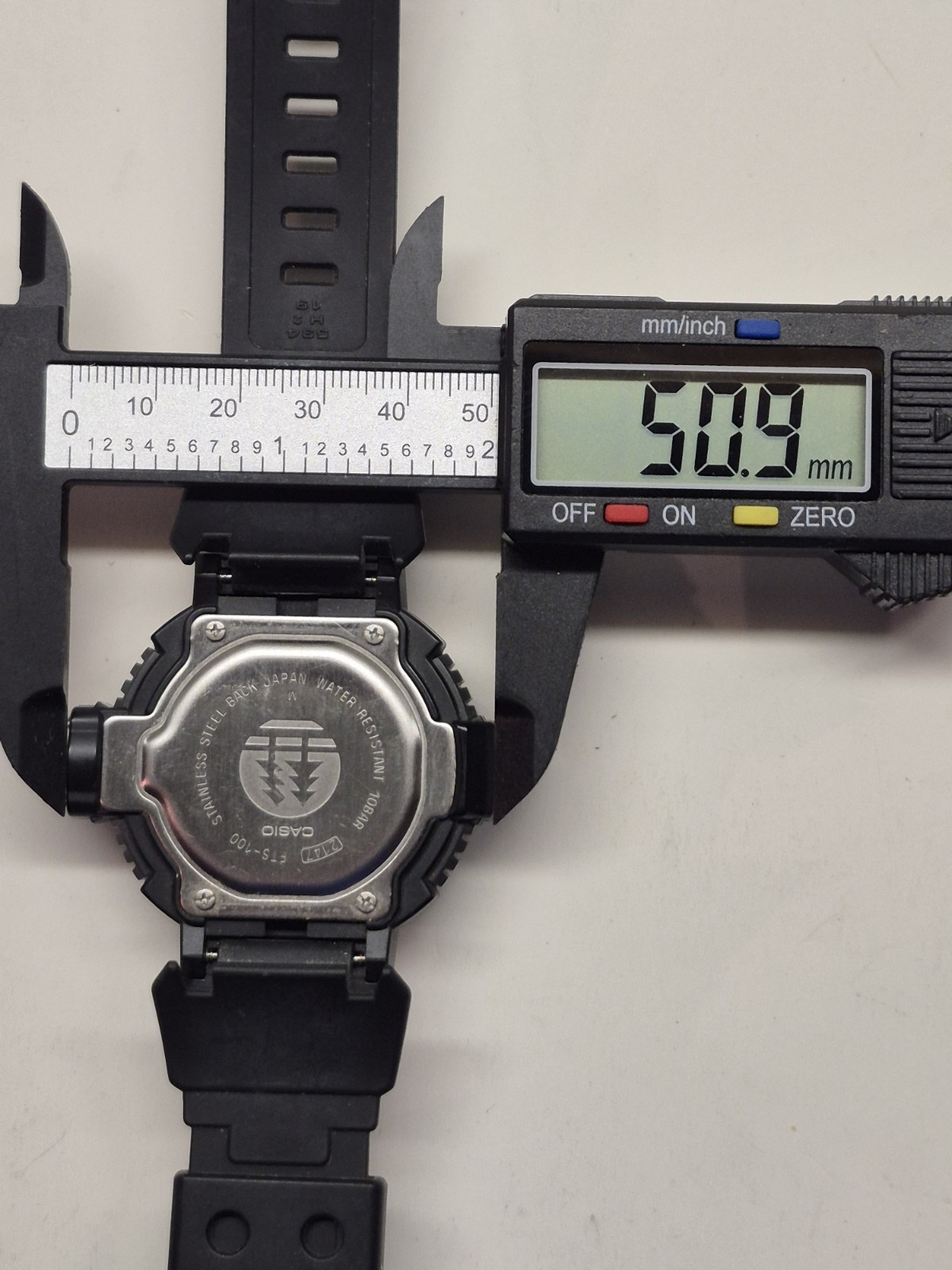 Mens Casio 2147 FTS-100 Forester Twin Sensor (Barometer, Altitude) Digital Watch