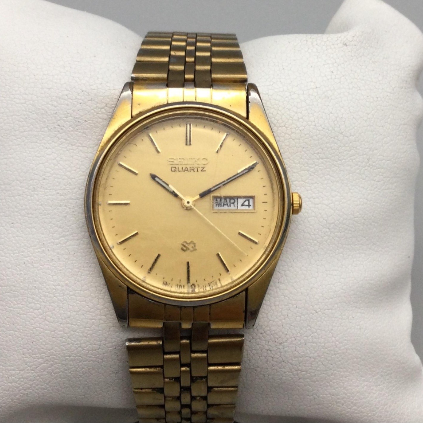 Vintage Seiko 5Y23-6020 Mens Watch 33mm Day Date Gold Tone New Battery 8″