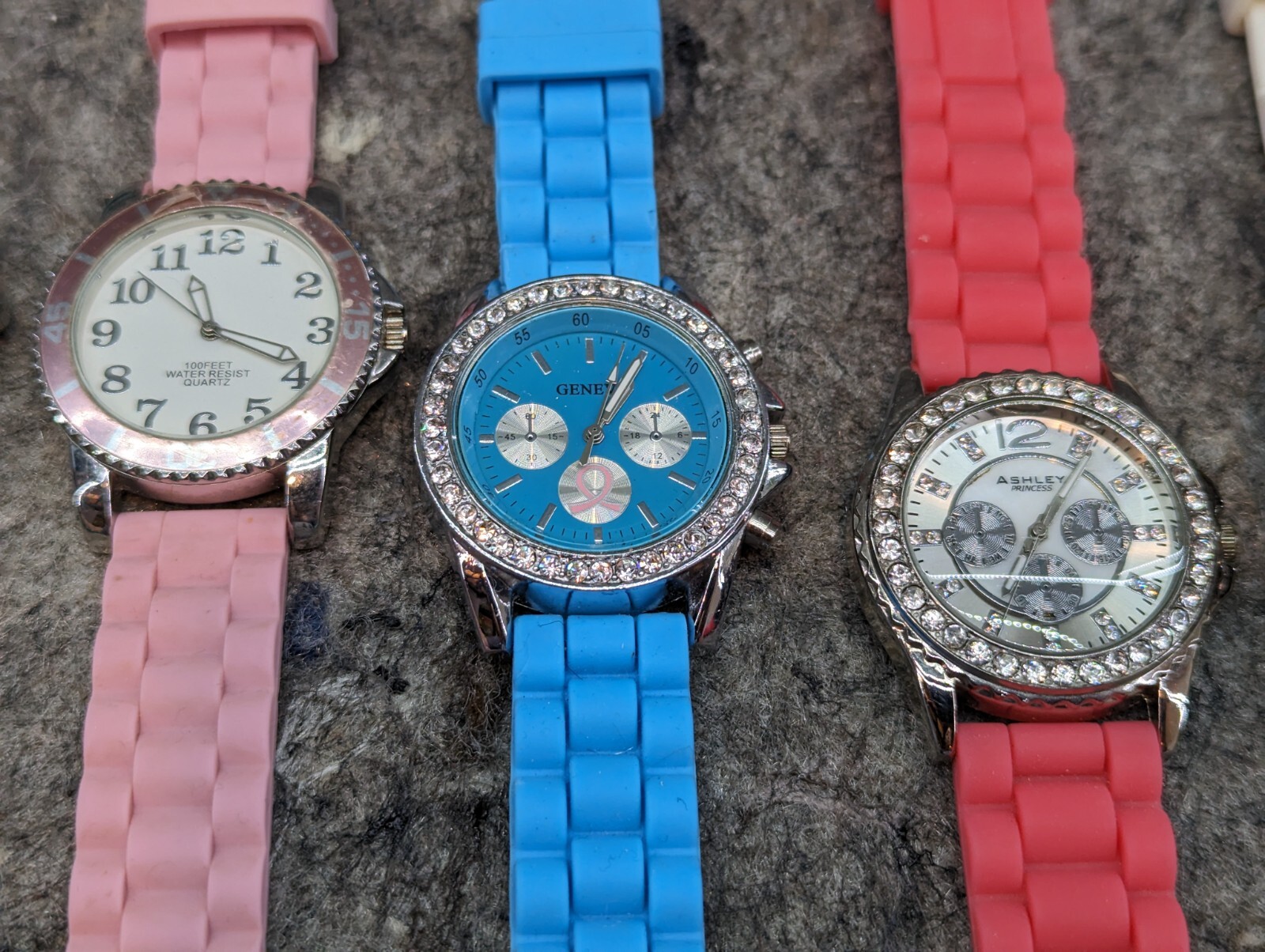 🔥Lot of 13 🔥Ladies Watches – Rubber, Leather Banded – Dead Batteries