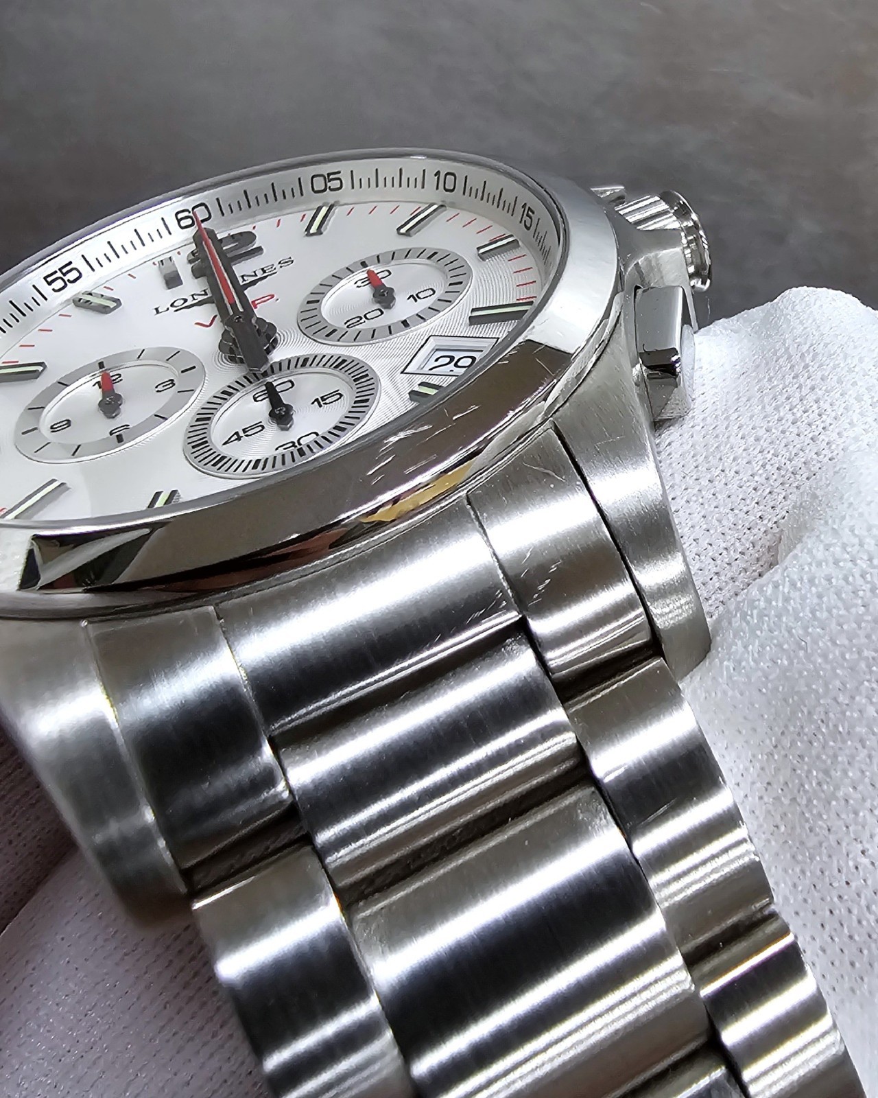 Longines Conquest V.H.P. 42mm Silver Men’s Watch L3.717.4.76.6 – Store Display