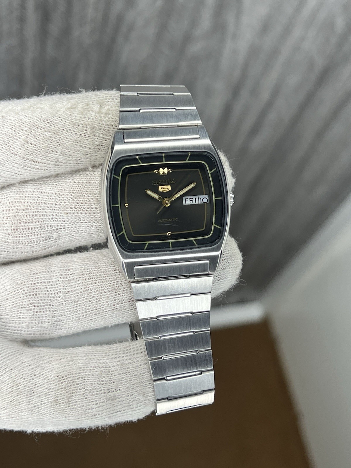 Vintage Seiko 5 Automatic TV Shape 6309-4004 Day/Date Men’s Wristwatch Japan.