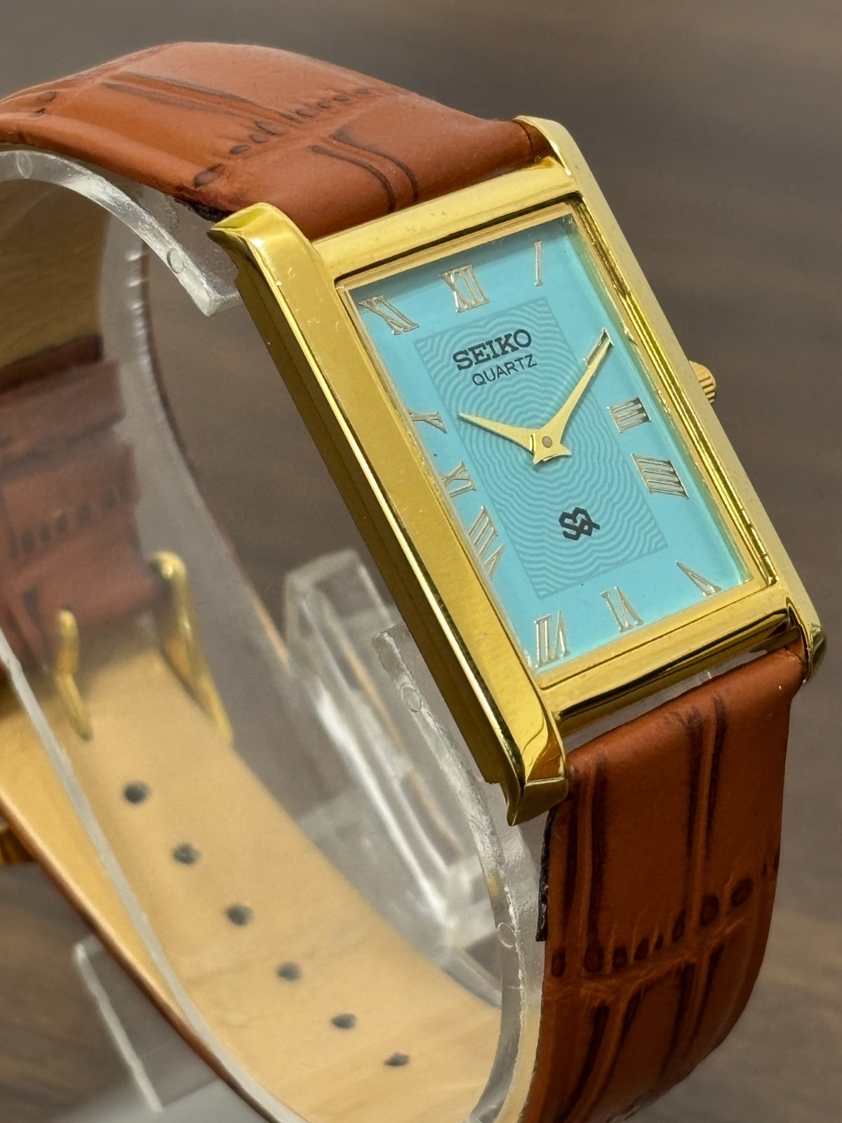 Vintage Classic Seiko slim Men’s Wrist watch -Leather Strap-Golden Plated