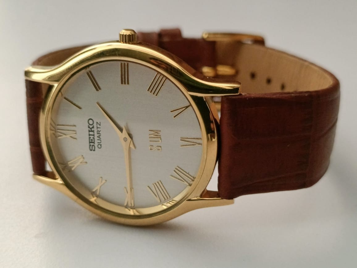 Vintage Seiko Quartz Japan Made White Dial Men’s Wrist Watch Looking Good