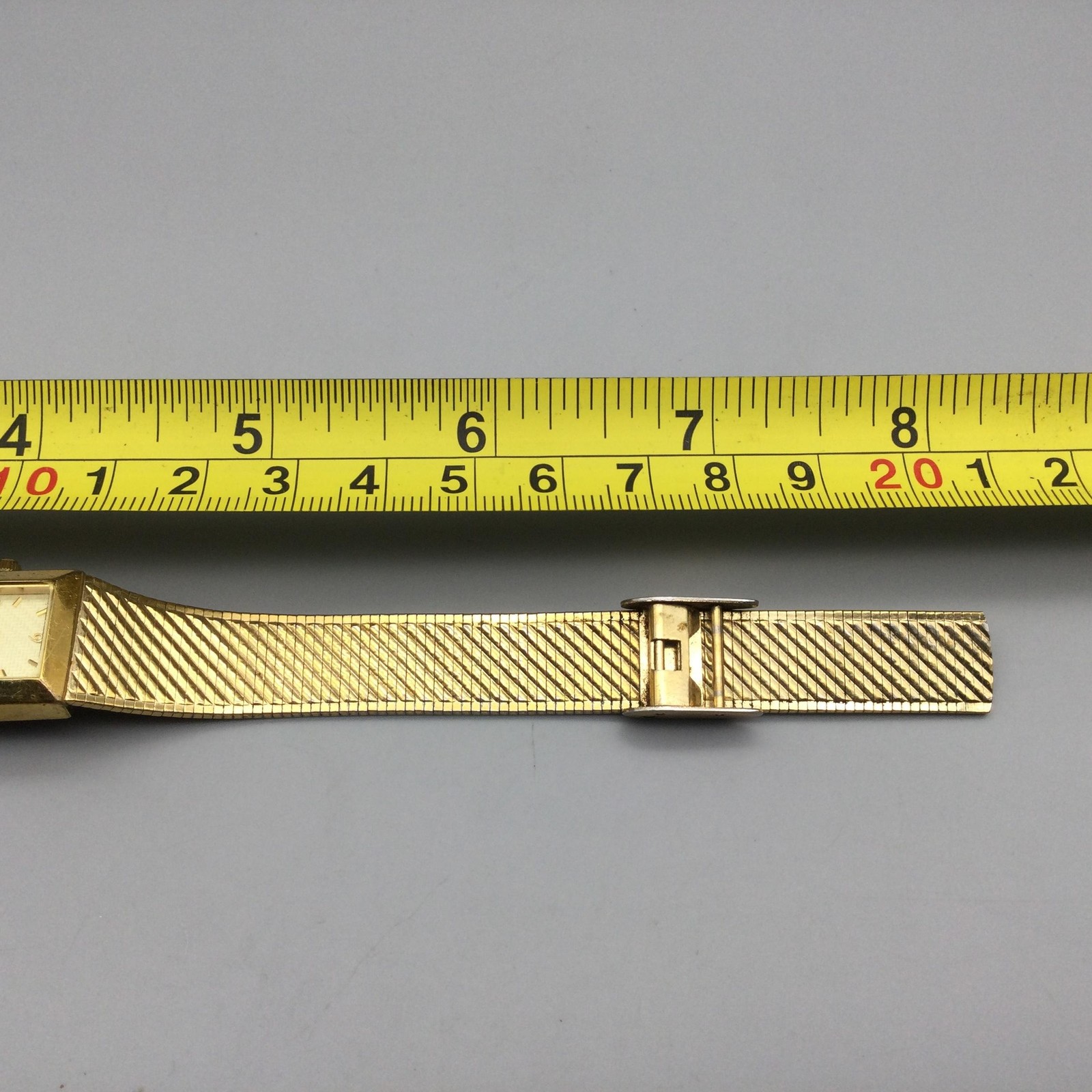 Waltham Womens Gold Tone Dress Watch 17mm WAW026 Textured Band New Battery