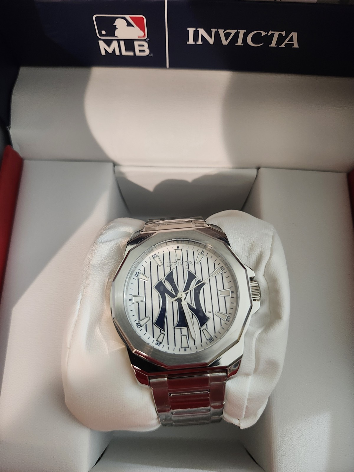 Invicta MLB New York Yankees Quartz Analog Watch SS Silver Bracelet Box Manual